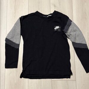 Nike kid’s Black Long-Sleeve Tee with Gray Sleeve Panels size M